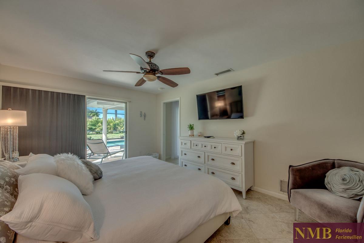 Ferienhaus-Cape-Coral-Cozy-Island_32-Master Bedroom